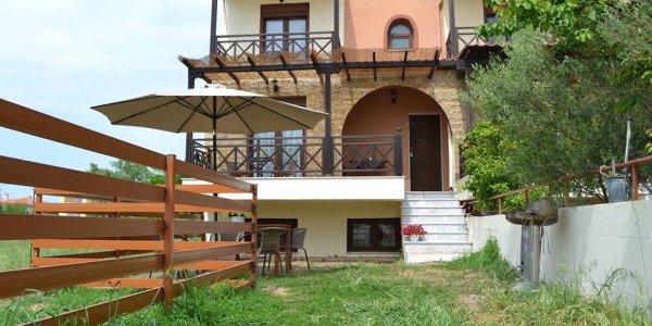 Divinis Apartments & Studios